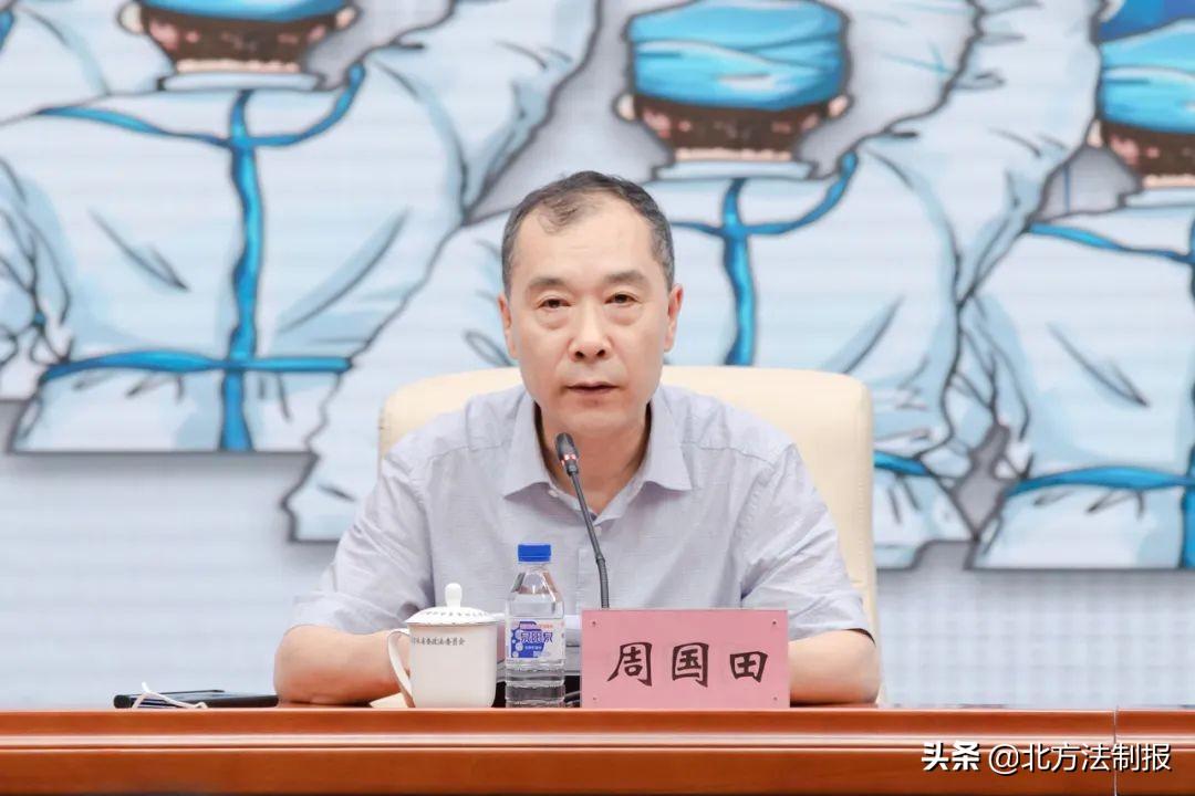 逆流而上，英雄赞歌——致敬抗击疫情的英雄们