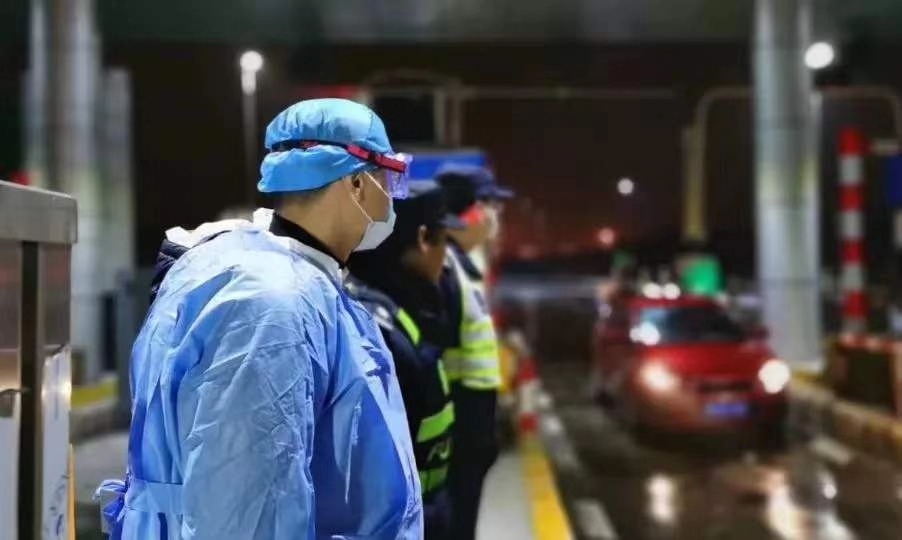 上海疫情局与杭州分局的联动应对，疫情之下的城市守护者的故事