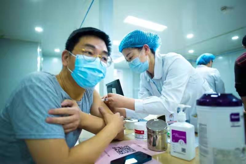 北京与上海疫苗接种率的现状及其社会影响分析