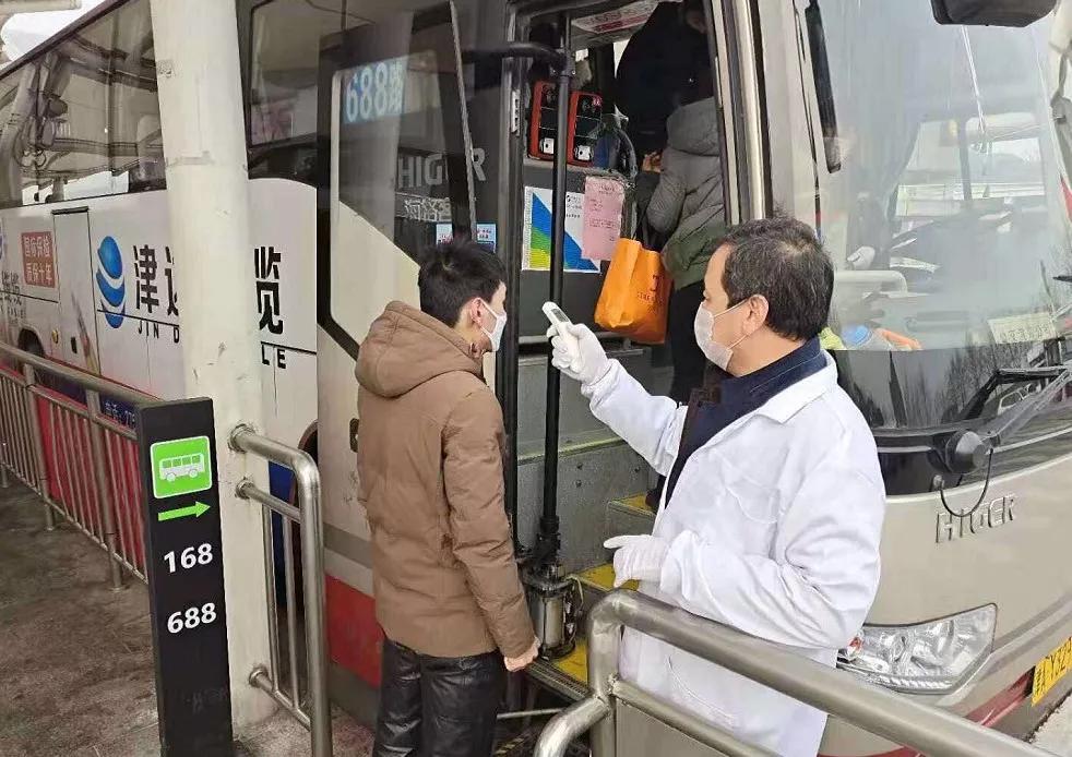 天津地铁，佩戴口罩，健康出行之道