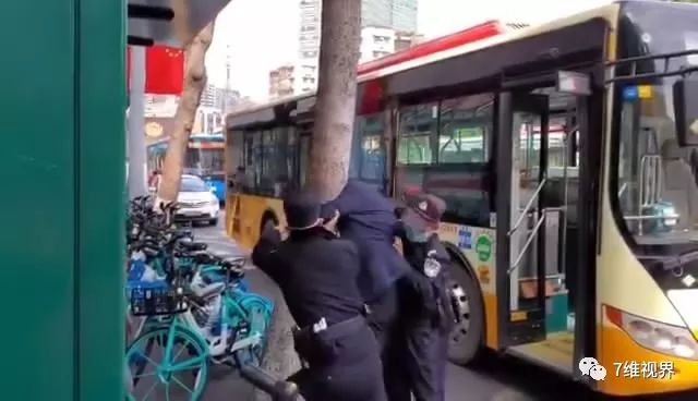 北京公交车上的口罩文化现象