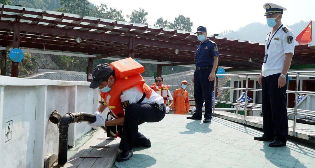 杭州机场严格疫情管控措施，筑牢防线确保旅客安全出行