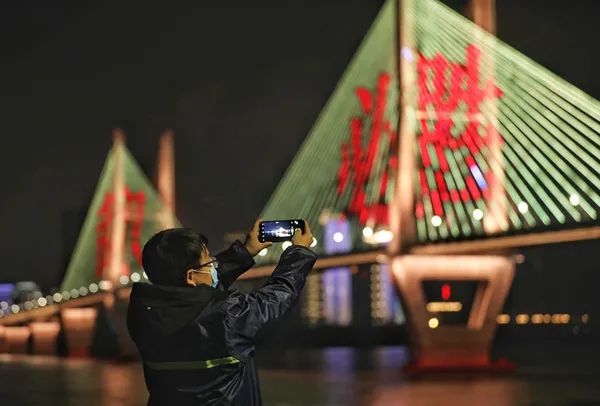 武汉封城，疫情下的关键时刻与时间印记