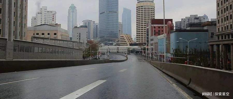 疫情封城，历史与现实交汇的特殊时刻