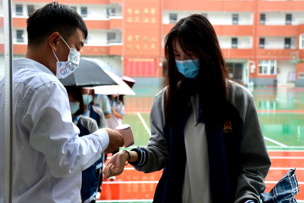回望2021年上海疫情，挑战与希望交织的时刻