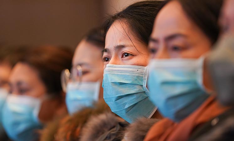 疫情解封后的新篇章，挑战与机遇——新华社视角报道