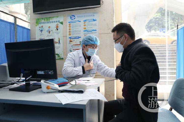重庆疫情严峻，全民共筑防线抗击疫情