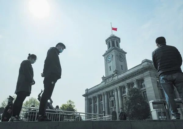 武汉疫情爆发与封城，历史的转折点