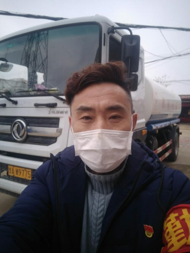 武汉疫情严峻时刻，生与死的考验与人民的顽强抗疫精神