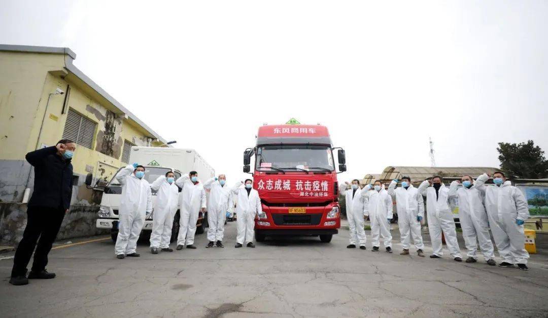 武汉疫情爆发时，医院前线奋战与生命守护战