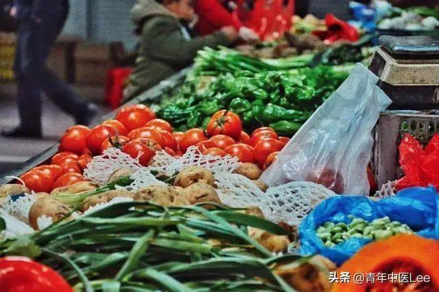 武汉疫情爆发的菜市场，一场突如其来的挑战与反思