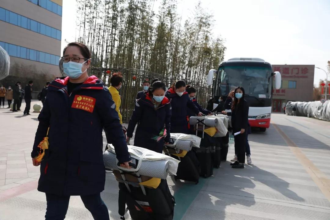 武汉疫情形势严峻，挑战与希望并存