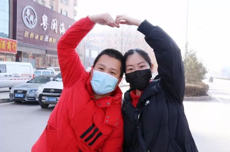 疫情期间家庭温情脉脉，共渡难关的故事