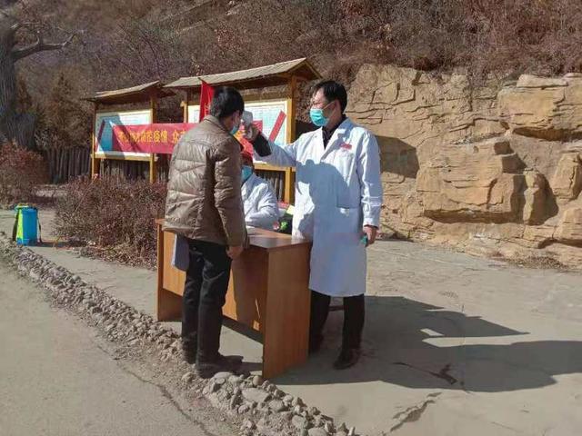 疫情期间无畏逆行的医护人员，生命的守护者