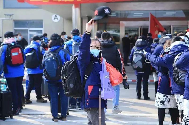 疫情期间无畏逆行的医护人员，生命的守护者