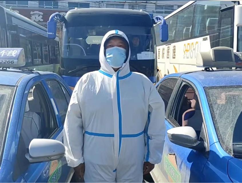 致敬无畏勇士，疫情前线医护人员的英勇与担当
