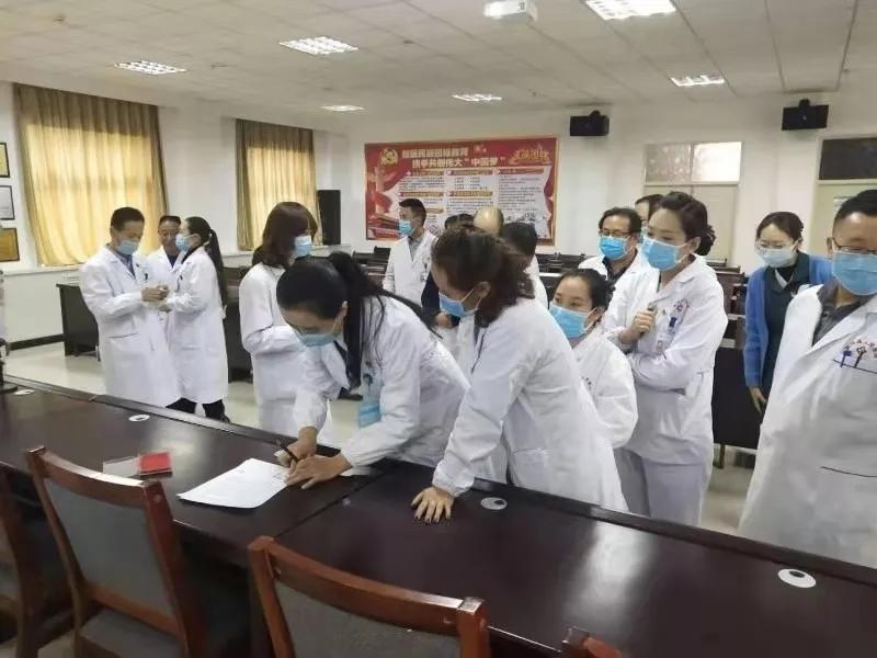 疫情期间的白衣战士，守护生命的感人医生