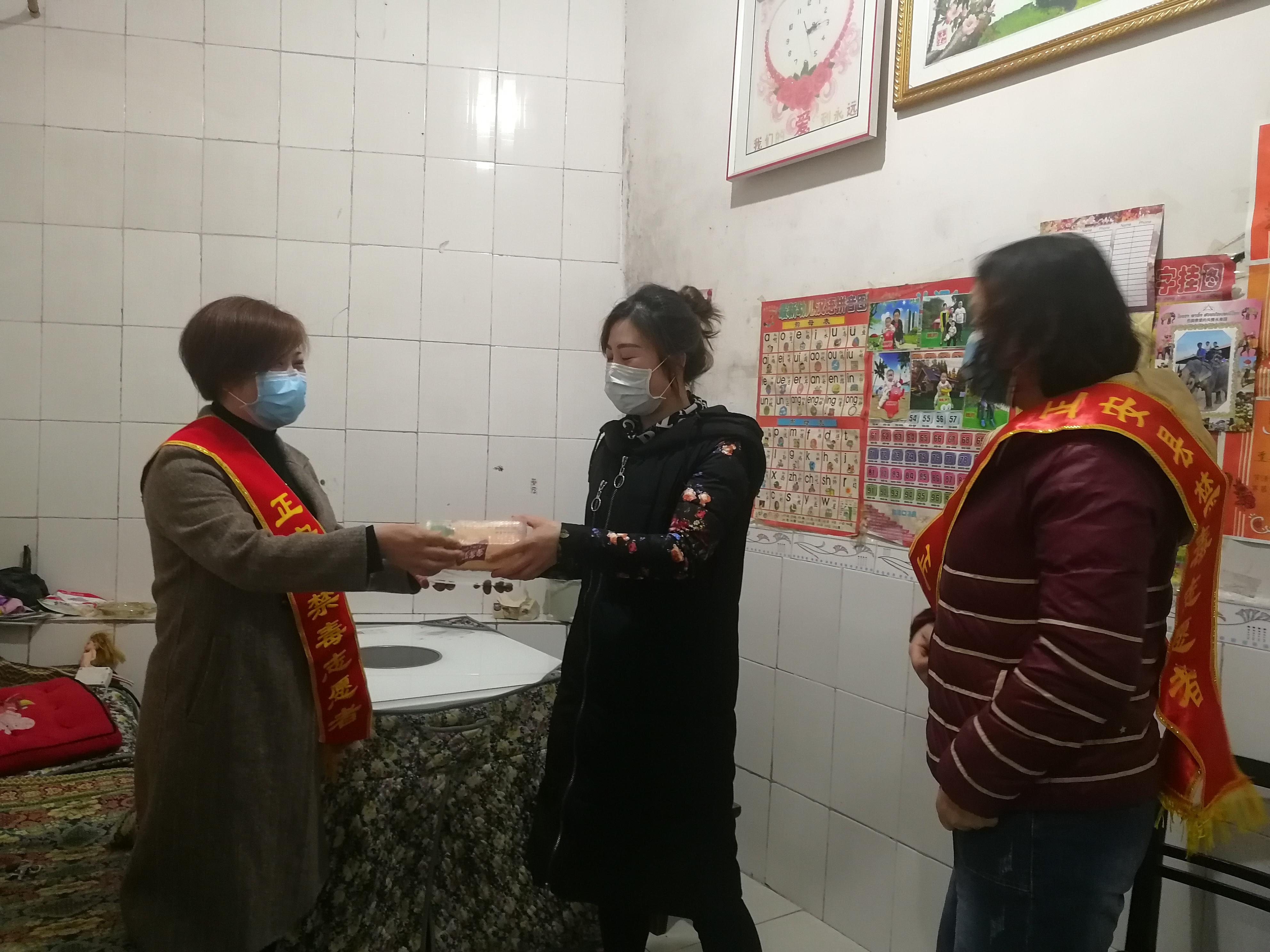 疫情中的难忘时刻，坚韧、希望与人间真情的交织历程