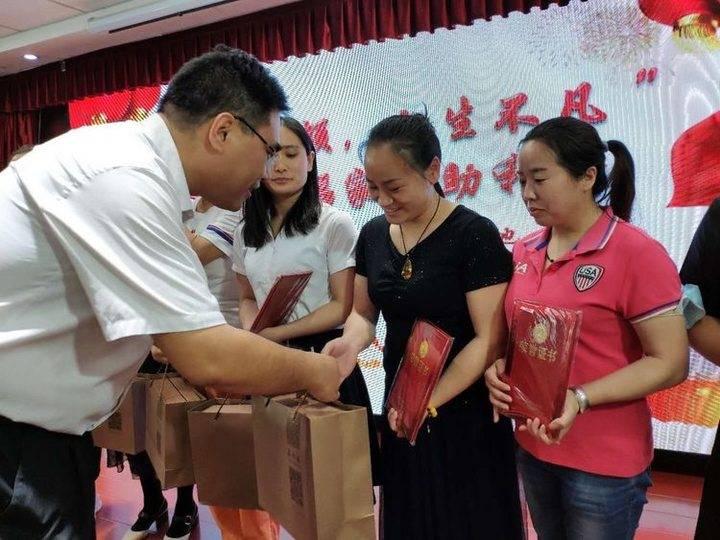 无畏的守护者，护士疫情期间的事迹