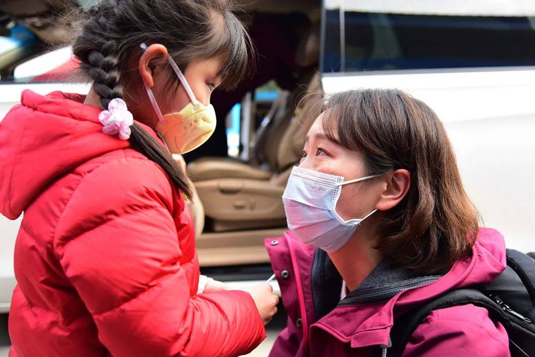 疫情期间感人瞬间，人物与事迹温暖心灵