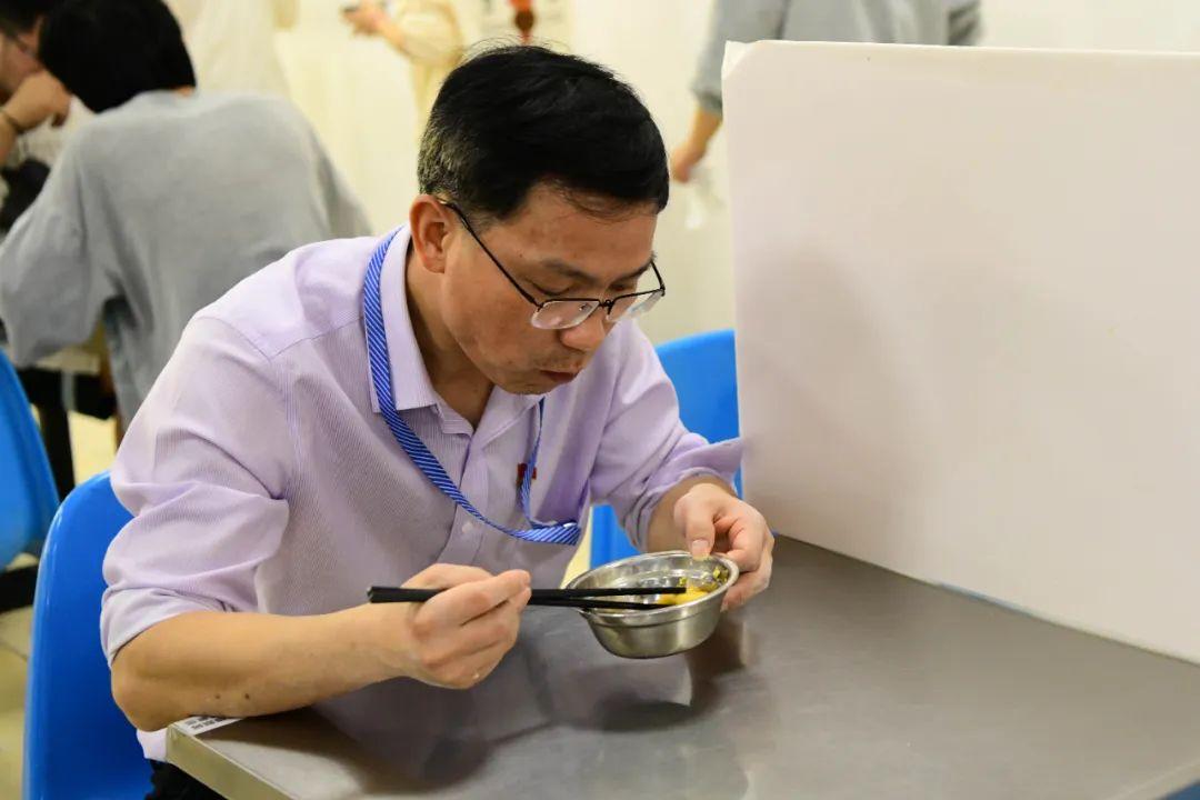 疫情期间感人瞬间回顾，温暖人心的瞬间
