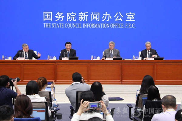 全球疫情延续至六月，挑战与希望交织的时刻