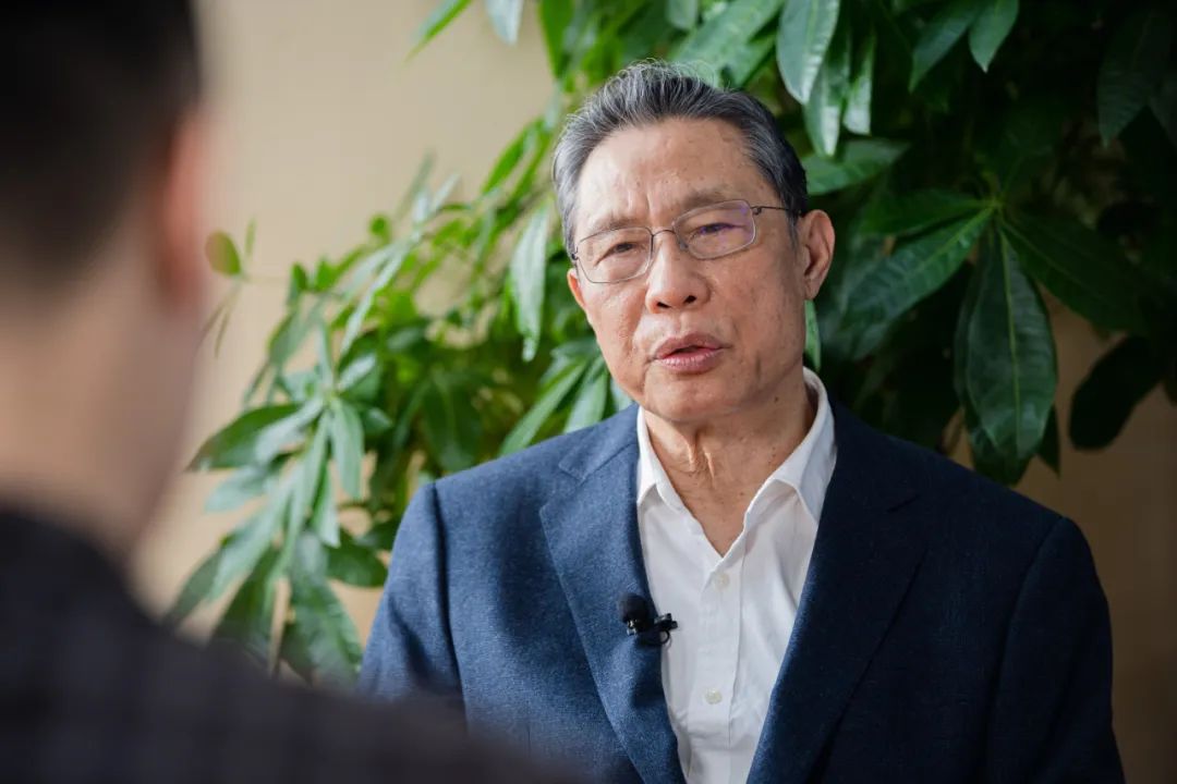 钟南山疫情下的英勇身影