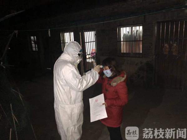 护士疫情一线坚守，生命之光的守护者