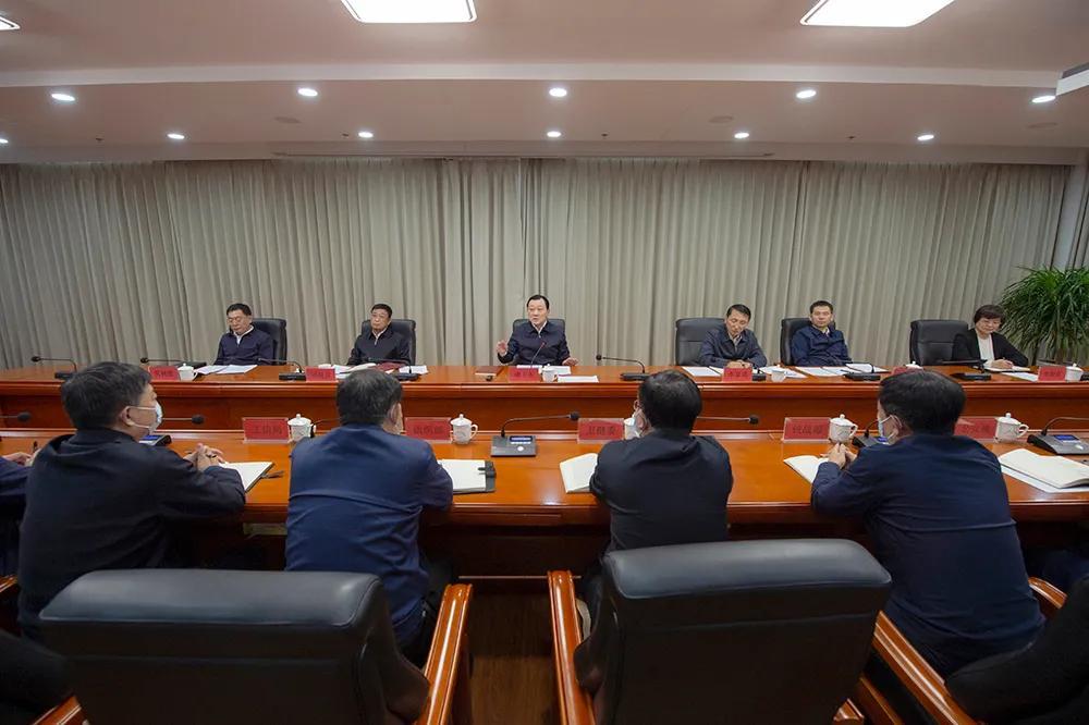 中国疫情全面控制的时间节点与策略，挑战与希望的并存分析