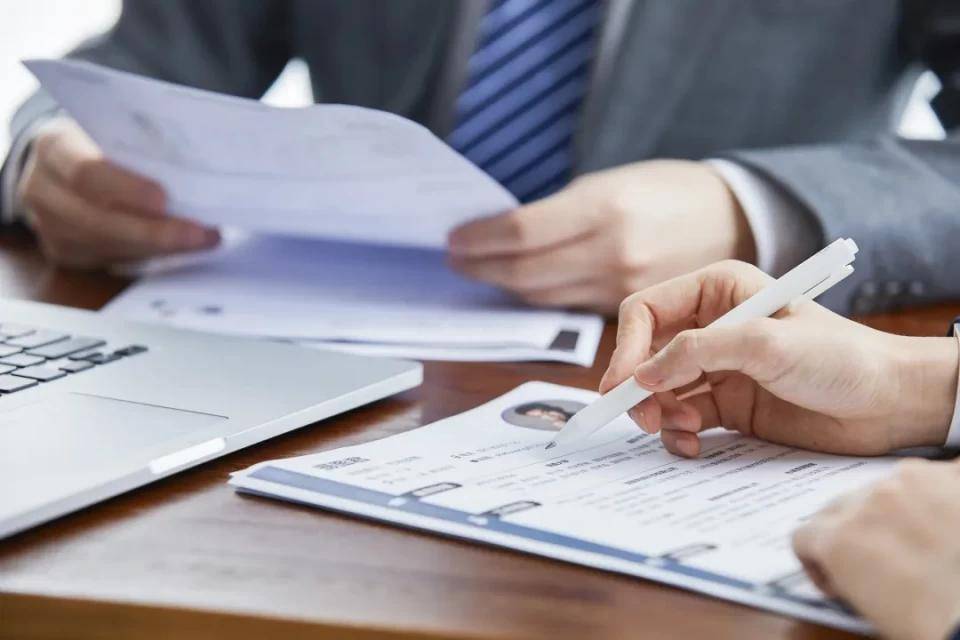 疫情之下国内企业的生存挑战与倒闭现象深度探究