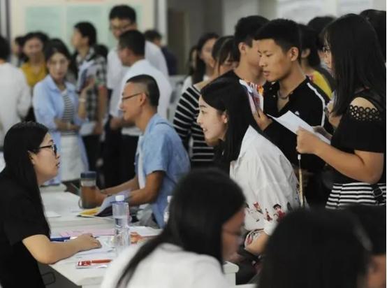 中国应对疫情全面升级，守护人民健康至2024年