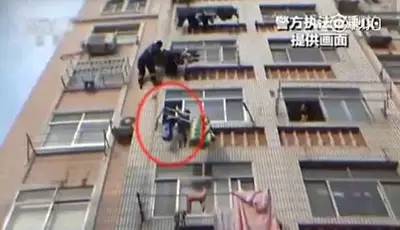 哈尔滨小区单元门焊死应对疫情特殊措施