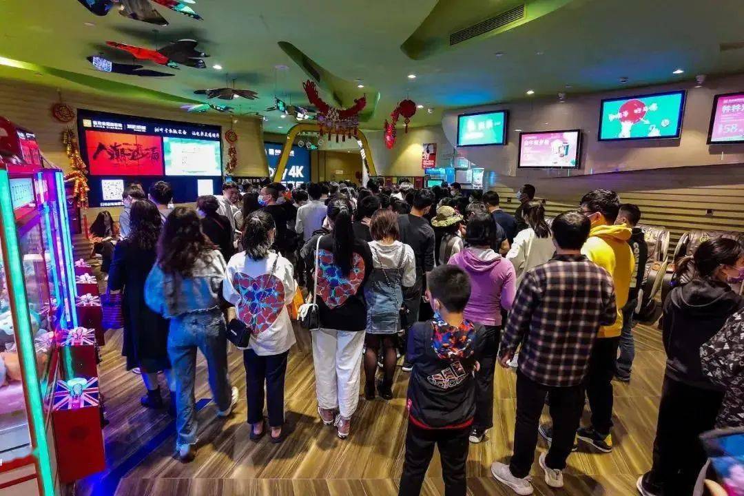 广州电影院热门场次一票难求，观影热潮持续高涨