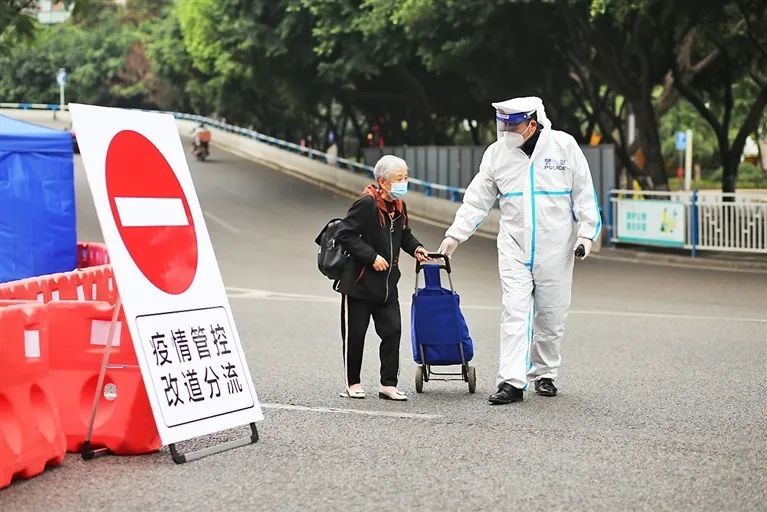 重庆疫情部门，坚守阵地，共抗疫情