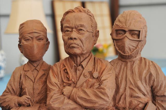 重庆与西安，疫情之下的坚韧与曙光