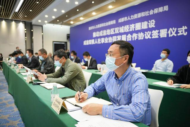 重庆与成都携手抗疫，协同作战共筑防线