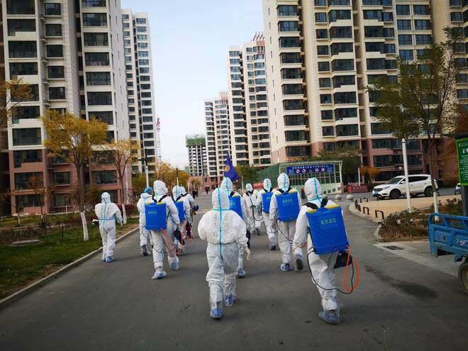 重庆与兰州疫情管理与防疫政策的实践与思考