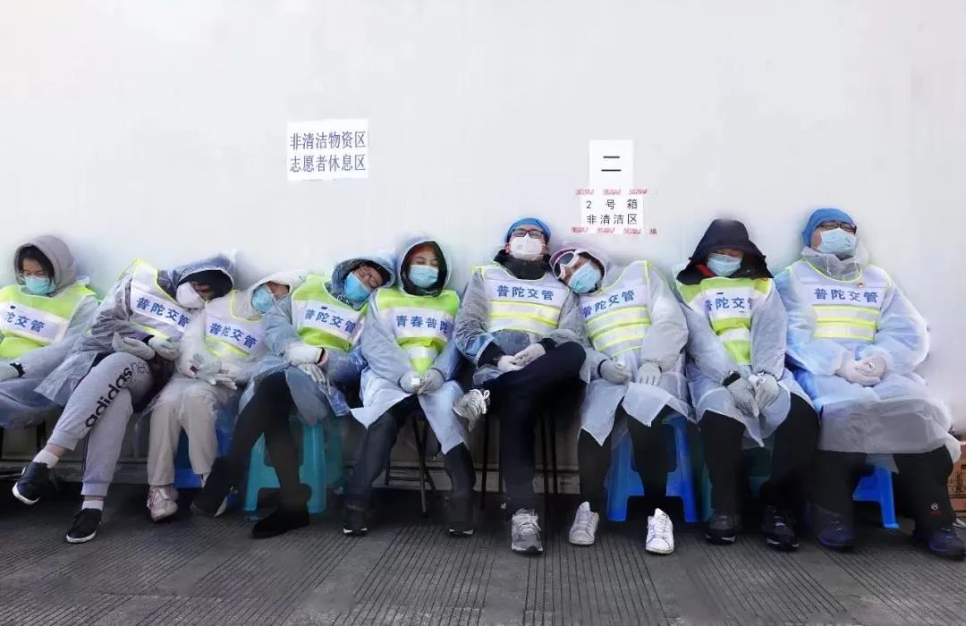 上海抗疫众志成城，共克时艰的新闻报道
