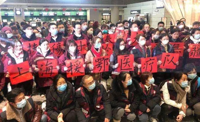 四川与上海的疫情防控成效显著，展现坚韧不拔精神风貌