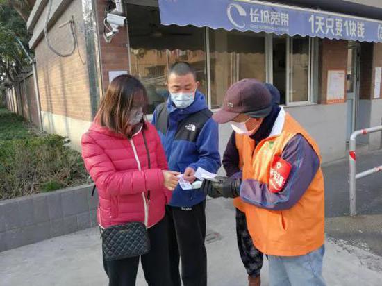 兰州疫情中的上海夫妇，守望相助，携手抗疫