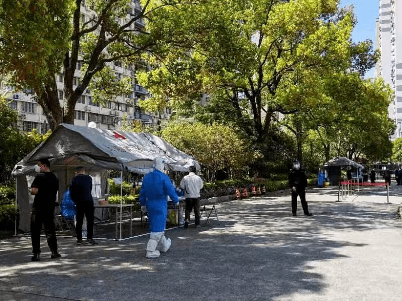 上海疫情下的四月二十四日，生活与防控的交织时刻