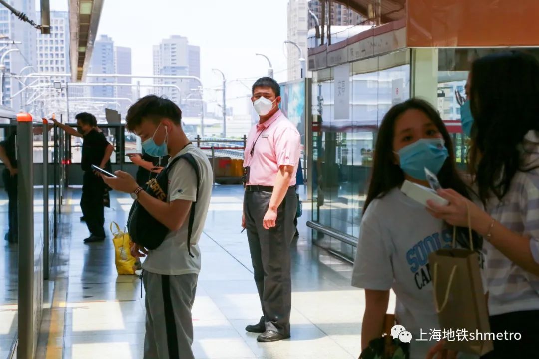 上海疫情下的四月二十四日，生活与防控的交织时刻
