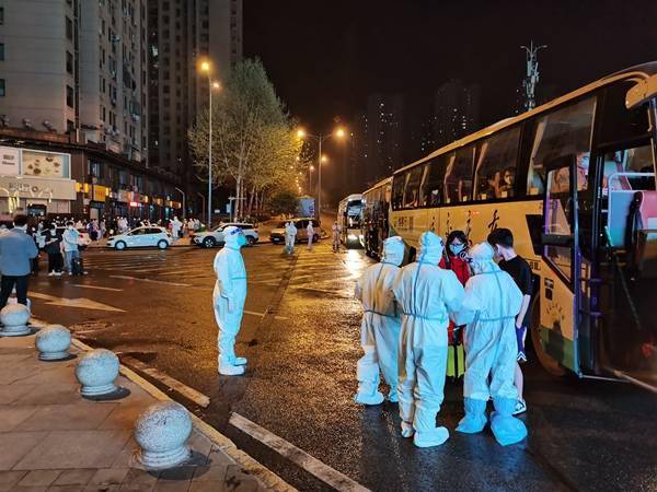 重庆疫情防控坚守防线，共克时艰报道