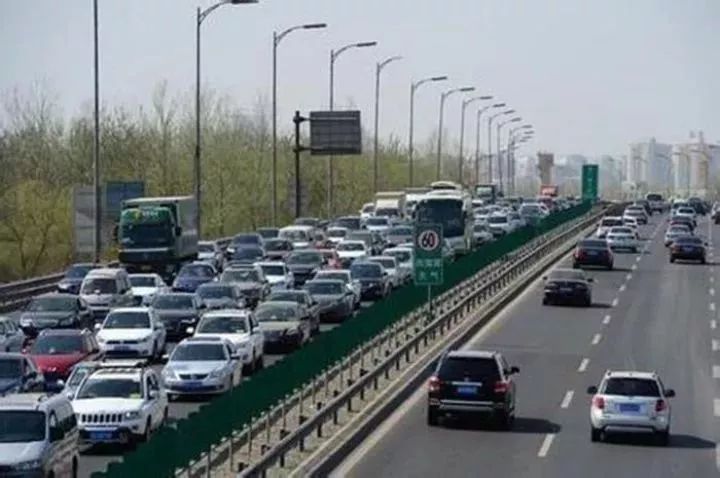 广州高速交警发布绕行攻略，助驾驶者巧妙规避交通拥堵攻略