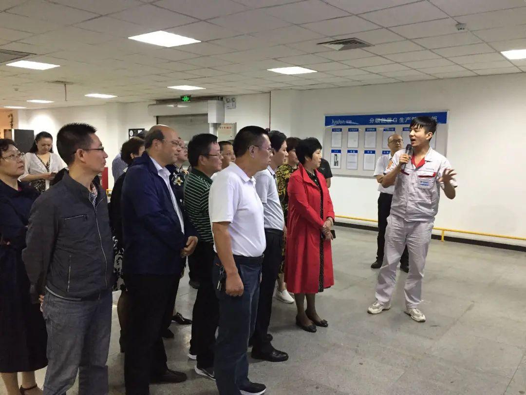疫情下的双城记，北京机场严防控与重庆新要求的背后