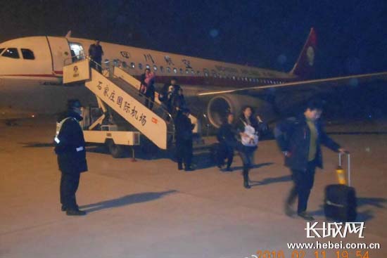疫情突袭致石家庄机场全面停飞，航空业再迎严峻考验