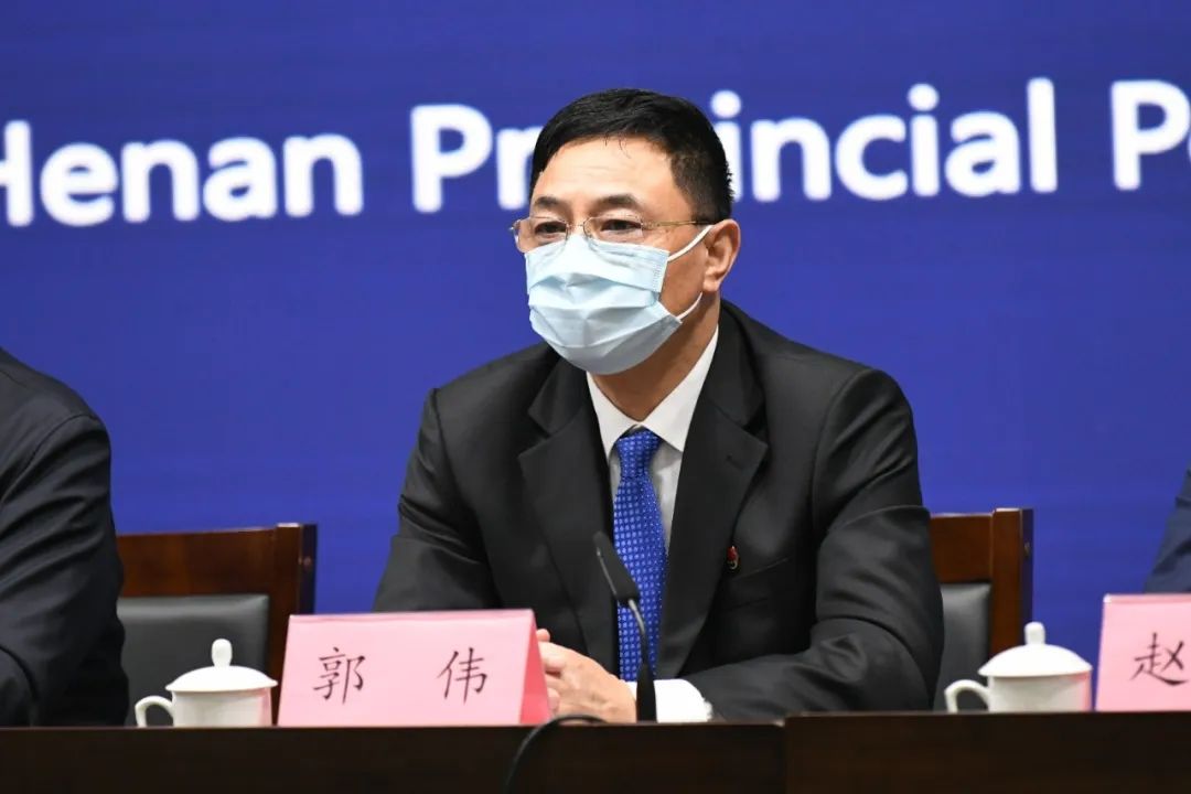 河南省卫健委发言人，疫情中的信息桥梁与公众信任的守护者