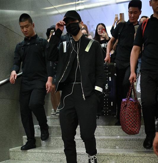 杭州地铁新规，未佩戴口罩乘车引发社会热议