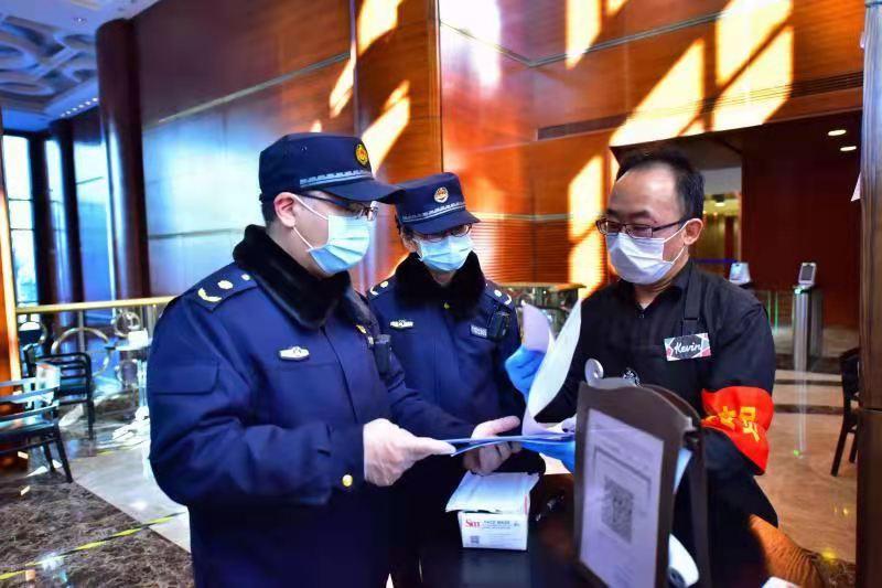 北京公交佩戴口罩，常态化防疫下的出行安全与公民责任