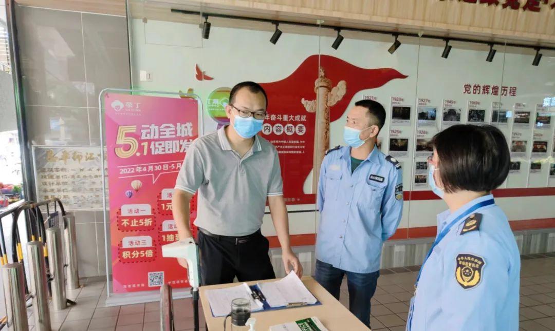 北京公交佩戴口罩，常态化防疫下的出行安全与公民责任